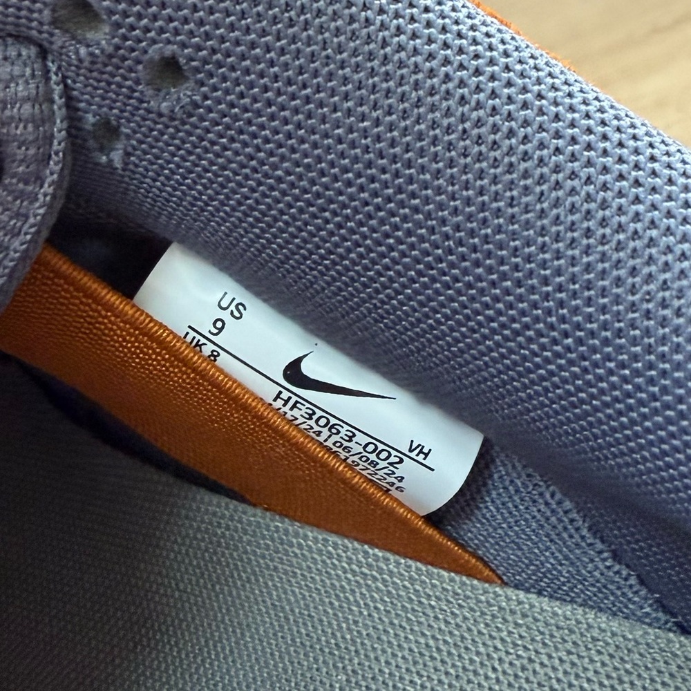 Nike Men's Low-Top Sneakers in Navy, Orange, and Cream - Picture 6 of 9